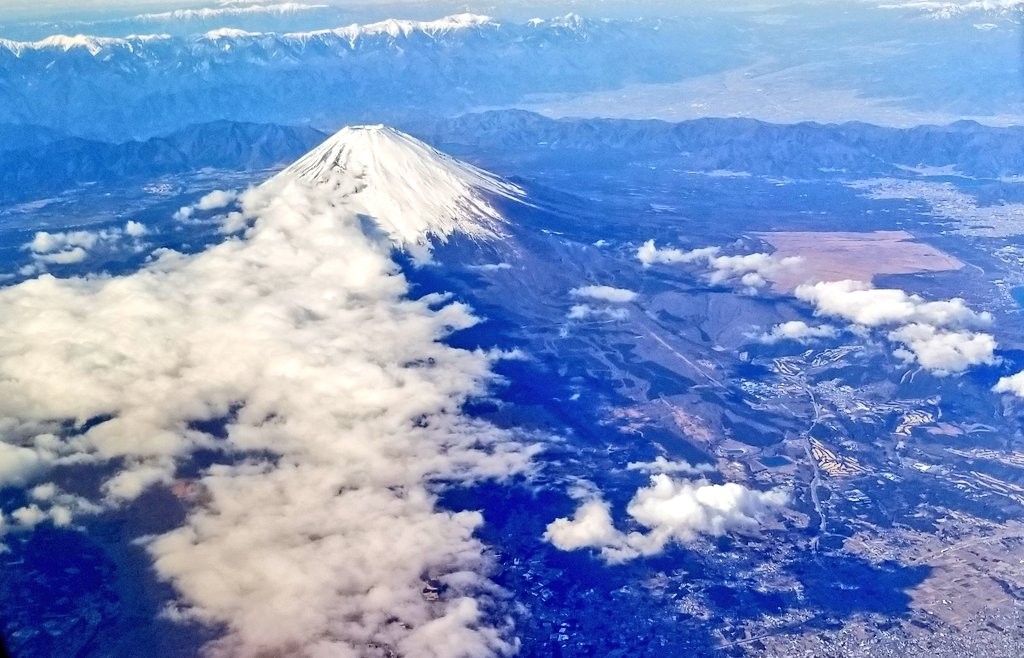 移動中の飛行機から見えた富士山